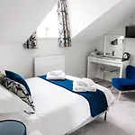 Kingsway - A Selection Of Single, Double And Family In A Location 4*