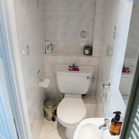 Casa de hóspedes Kingsway - A Selection Of Single, Double And Family In A Location 4*