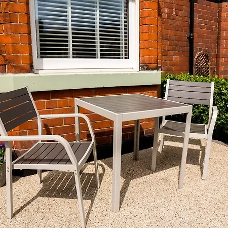 Kingsway - A Selection Of Single, Double And Family In A Location 4* スカーバラ