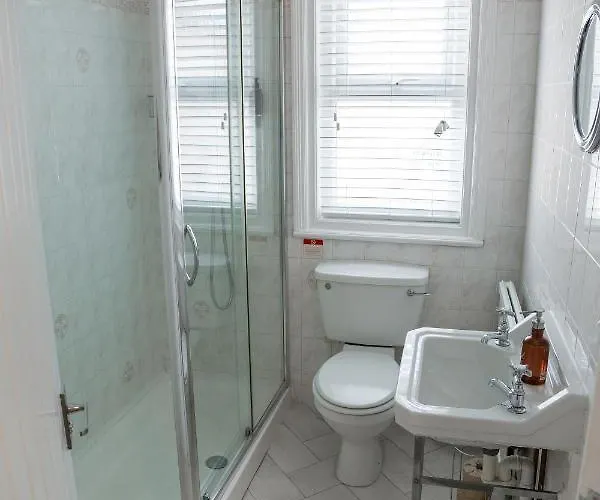 Kingsway - A Selection Of Single, Double And Family In A Location Guest house 4*