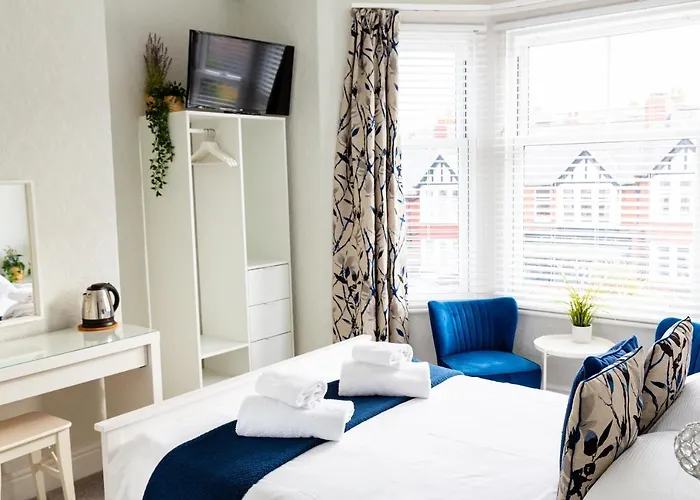 Kingsway - A Selection Of Single, Double And Family In A Location 4*