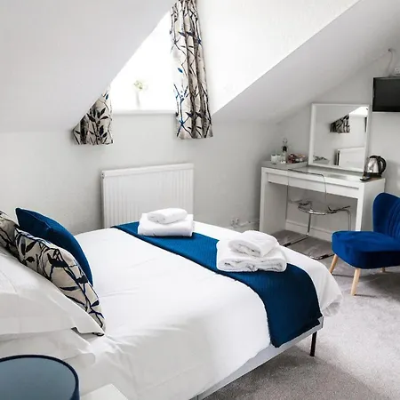 Kingsway - A Selection Of Single, Double And Family In A Location 4*