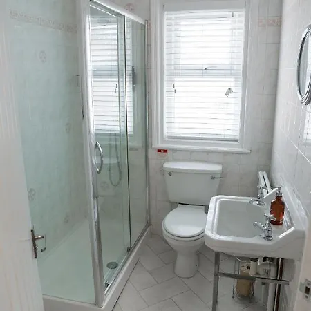 Kingsway - A Selection Of Single, Double And Family In A Location Penzion 4*