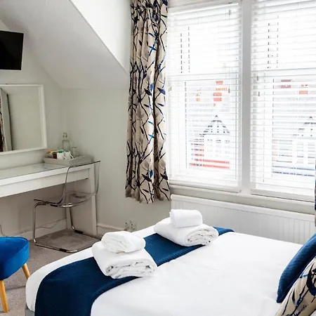 Kingsway - A Selection Of Single, Double And Family In A Location 4*