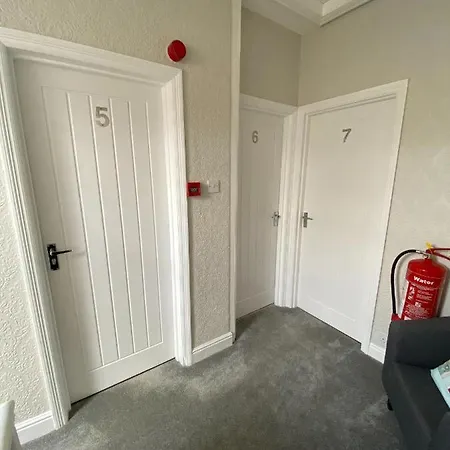 Kingsway - A Selection Of Single, Double And Family In A Location 4*