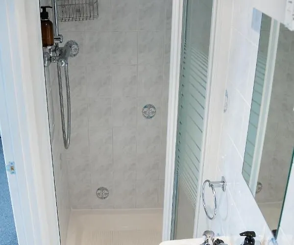 Guest house Kingsway - A Selection Of Single, Double And Family In A Location