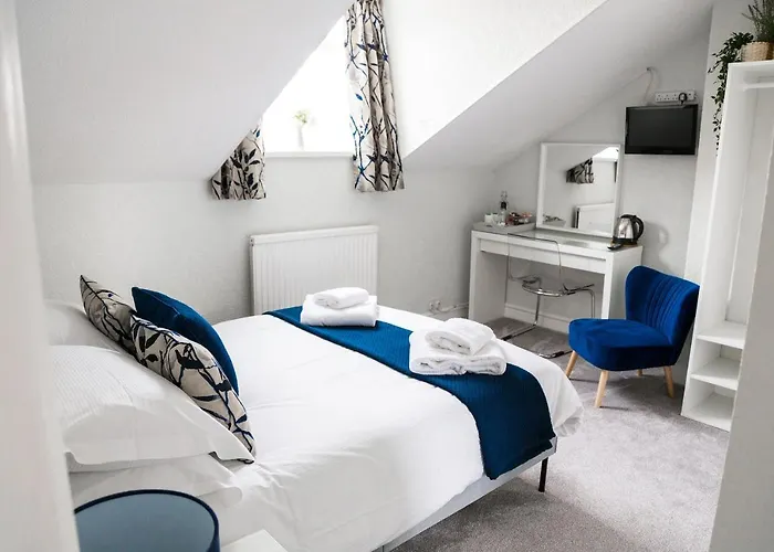 Kingsway - A Selection Of Single, Double And Family In A Location 4*