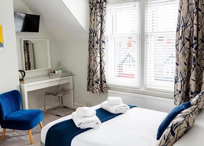 Kingsway - A Selection Of Single, Double And Family In A Location 4*