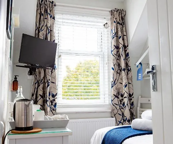 Kingsway - A Selection Of Single, Double And Family In A Location 4*