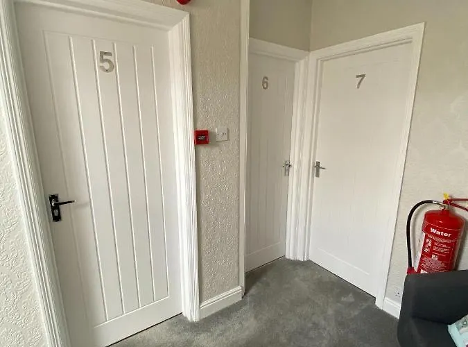 Kingsway - A Selection Of Single, Double And Family In A Location 4*