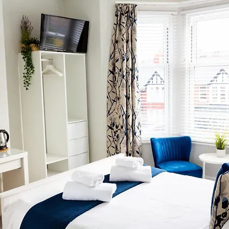 Kingsway - A Selection Of Single, Double And Family In A Location 4*